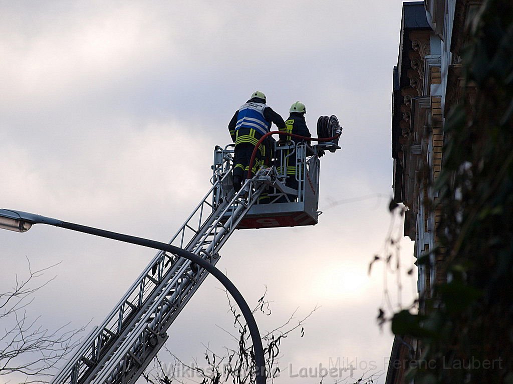 Einsatz Feuerwehr SEK Polizei Koeln Nippes Merheimerstr P148.JPG